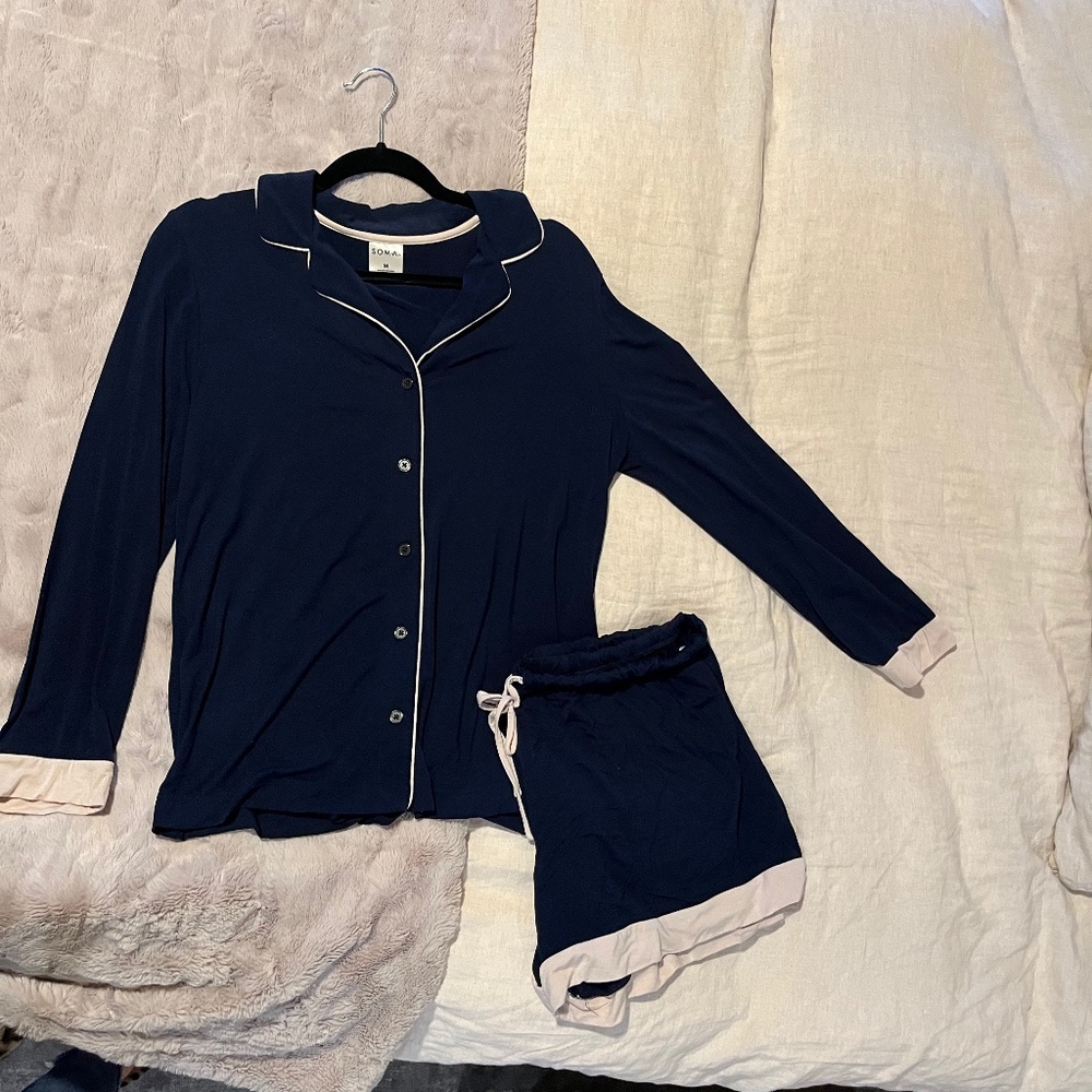 Soma Intimates cool nights long sleeve pajama top with shorts set